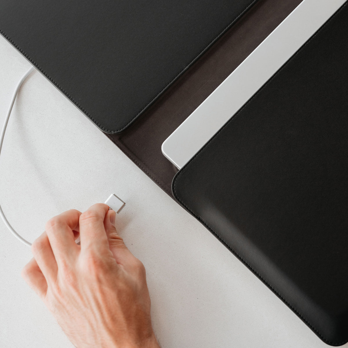 Orbitkey Hybrid Laptop Sleeve - Black